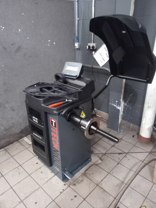 A photo of a Technique T2020-2D wheel balancer as supplied by garage equipment supplier Gott Technical Services
