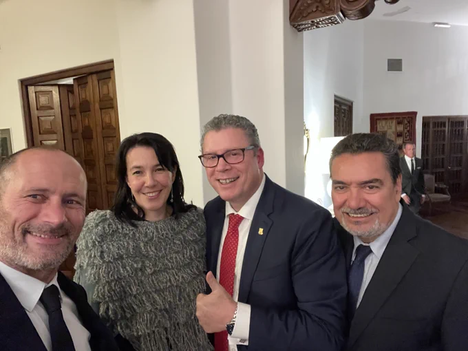 Selfie effectué lors du repas à l'ambassade de France au Pérou à Lima avec SE le Ministre Morgan QUERO, SE l'Ambassadrice Nathalie Kennedy, Nelson Vallejo de la fondation des sciences de l'homme et François Baritiu président d'Edumalin 