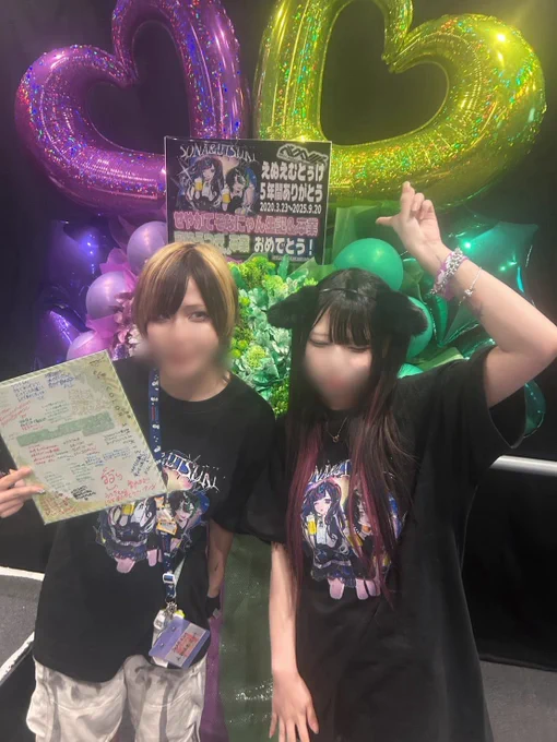 アイドルに憧れて、とぅけに憧れて。1年前ちょうど高校卒業した頃に当たって砕けろ精神で応募しました。
面接する前に書類で落ちると思ってたから、面接してダンスレッスンしてメンバーとしてこれからよろしくってなった時はドッキリなんじゃないかってずっと疑ってました。
とぅけ入った時はすごく元気がない時期で、ほんとに全てに自信がなかった時だったから、最初本当に上手くライブが出来ないのが辛くて「あー、アイドル向いてないんだなぁ」って何回も思いました。

私は人より覚えが悪いしすぐ緊張してしまって覚えてきたことも全部忘れちゃってメンバーにもすごく迷惑かけてほんとに数え切れないくらい迷惑しかかけてなかったです。
歴代のメンバーに顔向けできないってぐらいだったのにメンバーは負けじとずっとココはこうだよって教えてくれてて、ちゃんとできてれば今日良かったねとか、応援に来てくれてるみんなも最近歌上手くなったねとか、ライブ良くなってきたよ！って褒めてくれるのが本当に嬉しくてすごく支えになってました。
私が応募するんじゃなくてもっと良い子が応募したらもっと素敵なグループになったんだろうなって思ったこともあったけど、とぅけに出会えて幸せです。
とぅけじゃなかったら初めてのアイドルもやること無かったし、こんなに頑張れなかったなぁって思ってるよ、

本当にこの1年間あっという間で、すごく辛くて大変で泣いたことも何回もあったけどそれでも幸せな思い出の方がたくさんでみんなには感謝しかないよ。

明日からライブがなくて寂しくて死んじゃうんじゃないかって。笑
みんなの遊び場を守り続けるって言ってたこと有言実行できなくてすごく悔しいしごめんなさい。
でも色んな思い持って今日この日まで応援して、今日この場所で卒業も見守ってくれて本当にありがとうございます。
とぅけのメンバーになれてすごくすごく幸せでした。

2024.05.18~2025.09.20 えぬえむとぅけ 宵依うつき