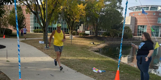 Bob Haas sprints toward the finish line. 