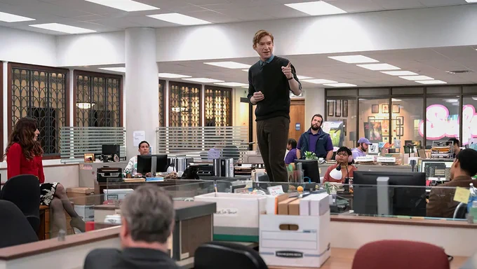 Domhnall Gleeson stars as Ned Sampson, editor in chief of the Toledo Truth Teller in a spin off of The Office US but does it hit the same heights? 