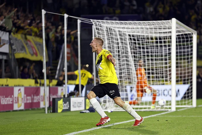 (L-R) Sydney van Hooijdonk of NAC Breda, Boy Kemper of NAC Breda, Heracles Almelo goalkeeper Fabian de Keijzer 