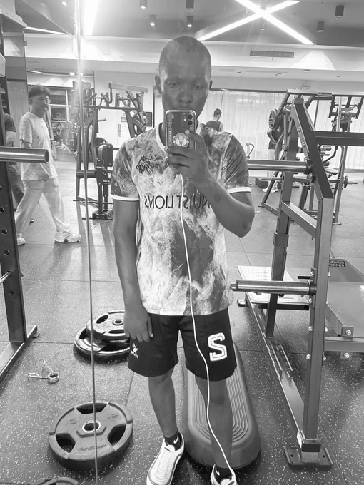 A selfie 🤳 after working out 🏋🏾‍♂️