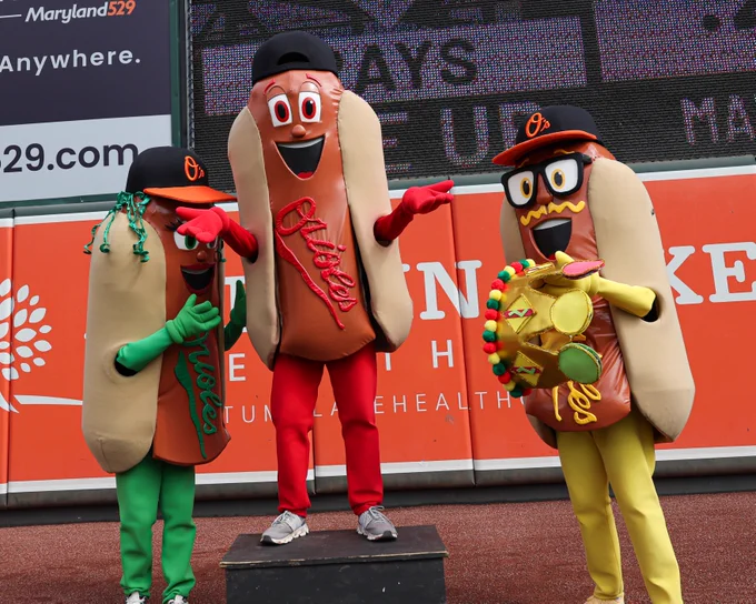 ketchup celebrates his championship with a crown