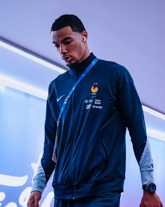 Photography of Hugo Ekitike arriving at the stadium for France vs Azerbaijan.