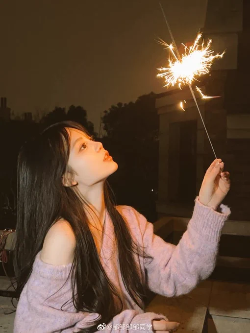 Ara (21 y.o) 