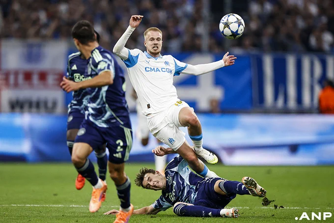 (L-R) Arthur Vermeeren of Olympique Marseille, Youri Baas of Ajax 