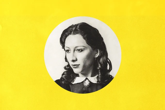 A photo showing a photo of a performer dressed as Mary Todd Lincoln 