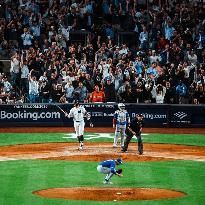 Aaron Judge hits a game-tying home run.