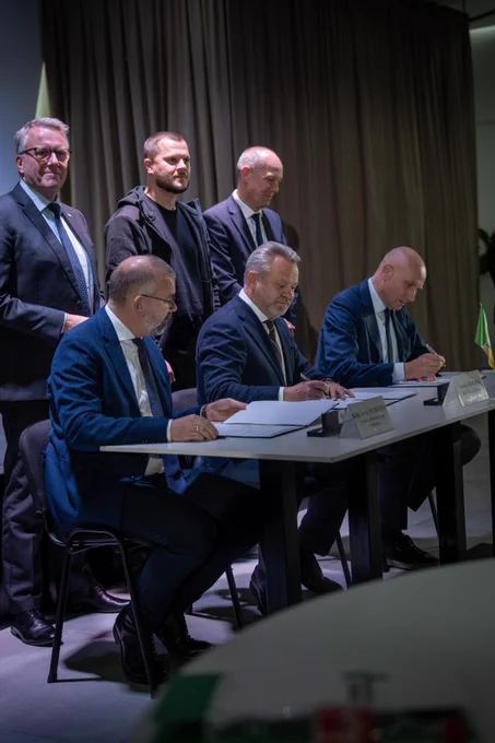 This week, our CEO Kim Nøhr Skibsted visited Bucha with the Danish Minister of Industry, Business and Financial Affairs Morten Bødskov, where he signed the agreement with the city’s mayor, Anatolii Fedoruk

Photos courtesy of the Ministry of Industry, Business and Financial Affairs