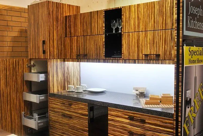 ZEBRA BAMBOO ELEGANCE IN TORONTO KITCHENS 🐅🍽️

Step into sleek sophistication with our modern kitchen design featuring stunning zebra bamboo cabinets and metal box pull-out drawers! 😍 Perfectly crafted for both style and storage, this Toronto-based kitchen upgrade combines bold looks with flawless functionality. ✨ Whether you’re cooking, entertaining, or simply admiring — this is the space where beauty meets utility! 🏡💡