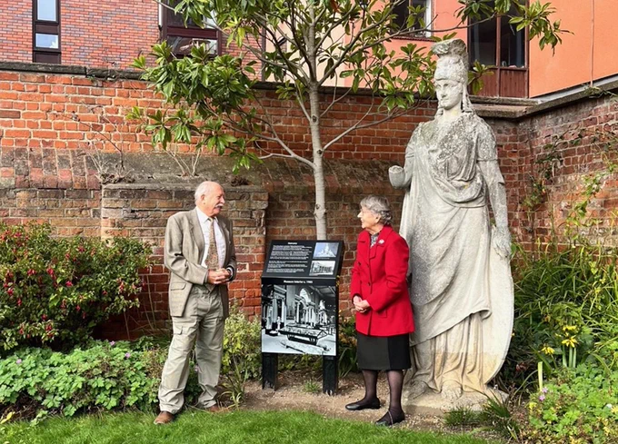 Margaret said: “This is the fulfilment of a long-cherished hope. The plaque recognises all the work we’ve done over more than 200 years to bring learning to the people of Hull. This ensures that visitors will understand the significance of the statues and what the Hull Literature and Philosophical Society has achieved in the city.”
