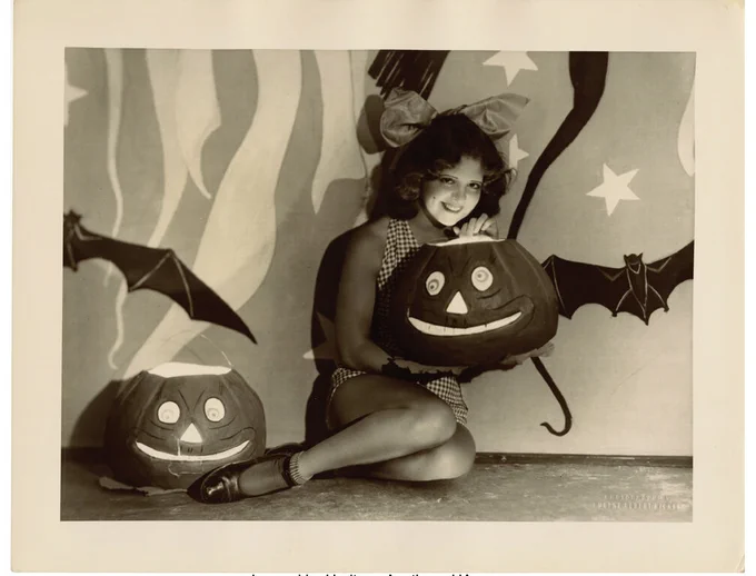 Clara Bow 
photographed by Eugene Robert Richee, 1929