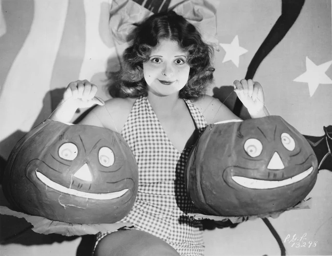 Clara Bow photographed by Eugene Robert Richee
