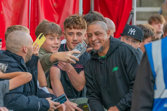 Roberto Carlos poses for selfies with supporters at Woodside Road