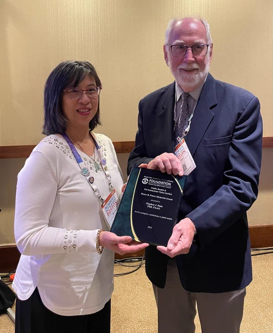 Emeritus Professor Stephen Dain receiving the Henry B Peters Award for Public Health and Environmental Vision from the American Academy of Optometry Foundation. 