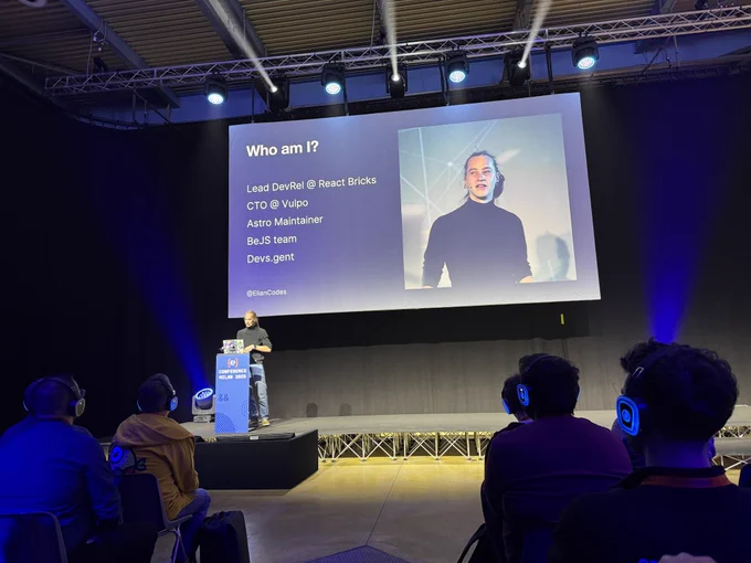 Elian onstage at Codemotion