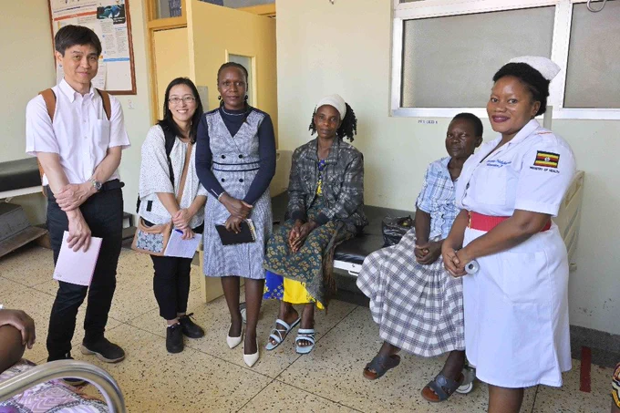 Incharge maternity ward with a team from JICA and Quality improvement team. 
Also in the photo to acknowledge the companions of choice for the women in labor suit. 