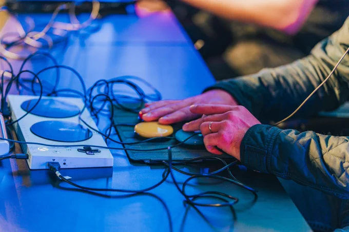 Un setup adapté utilisant le XAC et un ensemble de contacteurs