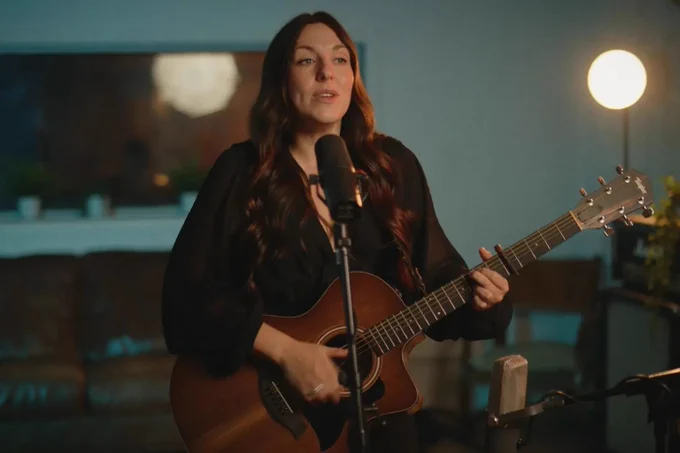 Amie Parsons performing on guitar