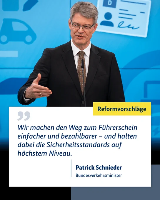 Verkehrsminister Schnieder steht an einem Rednerpult