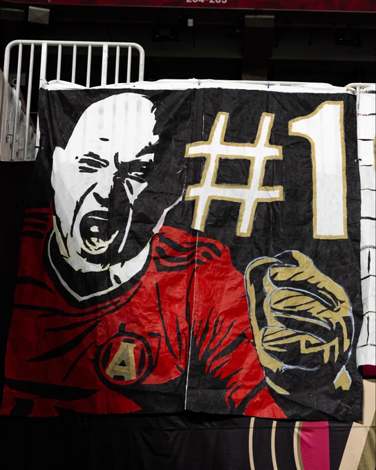 Brad Guzan #1 sign.
