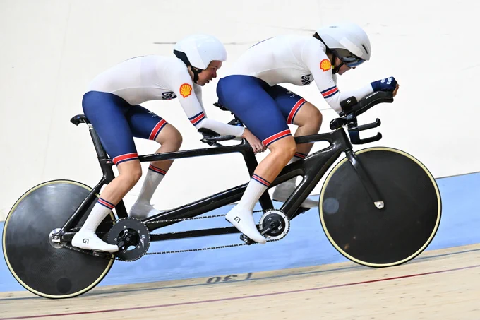Lizzi Jordan and pilot Danni Khan compete in the women's tandem kilo at the UCI Para-cycling Track World Championships in Brazil
