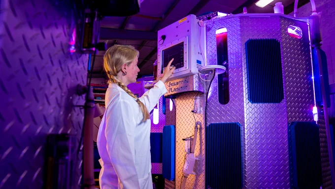 Algae bioreactor producing food for baby shellfish.