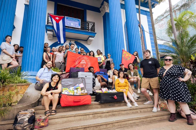 the delegation on the steps of the Nicolás Estévanez Murphy primary school with our school supplies donations