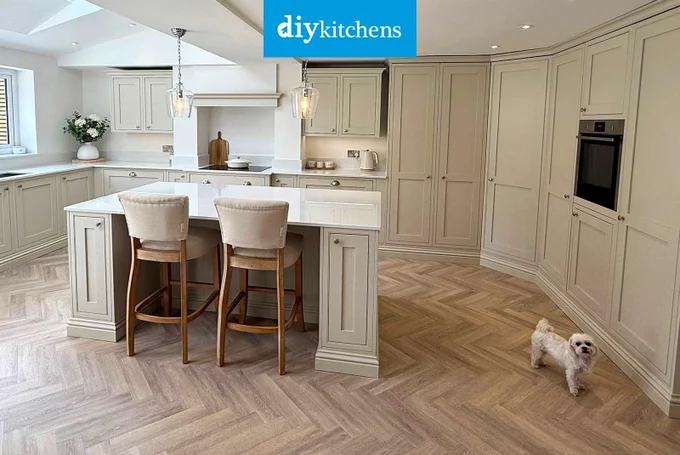 An Innova Helmsley Mussel Inframe #kitchen | DIY Kitchens