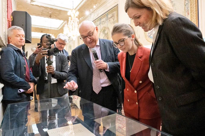Visite de l'exposition "Résistantes et combattantes" à l' Assemblée nationale aux côtés de Yaël Braun Pivet.