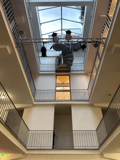Fügt sich gerade alles. Blick nach oben im schönen alten Pfandhaus, der Höhle des Jazz …