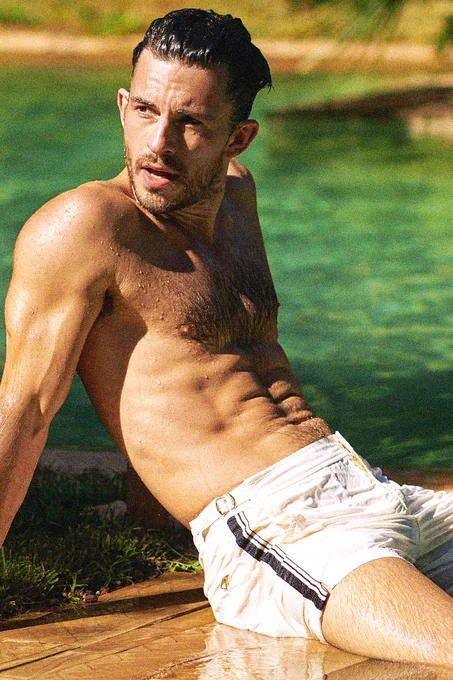 Jonathan Bailey Shirtless