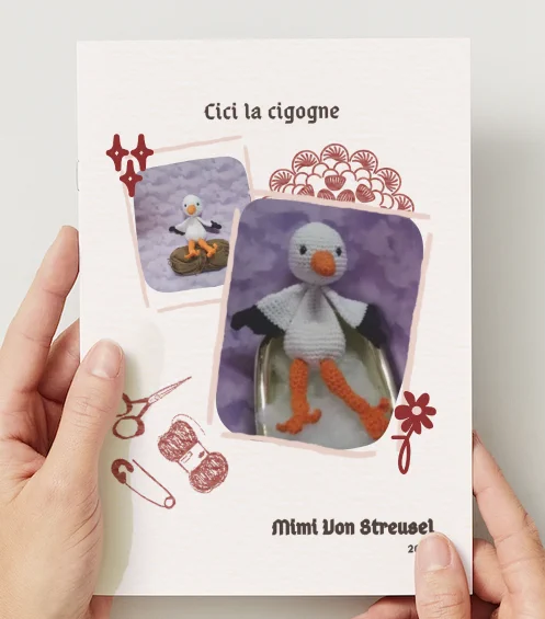 exemple de présentation du livret d'instruction  pour le patron au crochet de la peluche cigogne.