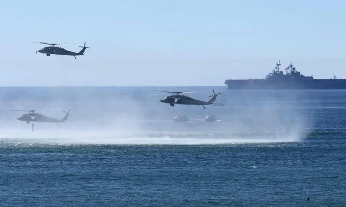 US Navy faces double trouble as F/A-18F Super Hornet and MH-60R Sea Hawk crash in the South China Sea during routine ops from USS Nimitz. All crew safely recovered, investigations underway. 
#USNavy #SouthChinaSea
