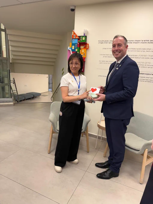 Image of Education Minister Paul Givan pictured with Ofek School Principal Racheli Yitzhak