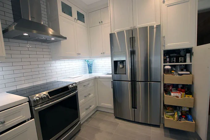 ELEGANT PULL-OUT PANTRY IN RICHMOND HILL 🏡✨

Upgrade your kitchen with a stunning pull-out pantry featuring solid wood dovetail joint drawers and European soft-close hinges! 🌟 Perfect for maximizing storage while keeping everything organized and accessible. 🍽️ The sleek, modern design adds both function and style to your Richmond Hill home. 😍

👉 Experience the difference in quality craftsmanship and smart design today!