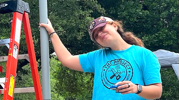 Students volunteering at The Project