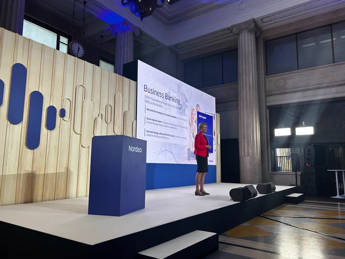 Nina Arkilahti on stage in London. 