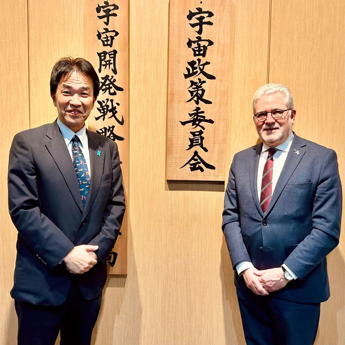 Mr Jun Kazeki, Director General of the National Space Policy Secretariat in the Cabinet Office of the Japanese PM, with ESA's Eric Morel de Westgaver, ESA Director of Strategy, Legal and External Matters.