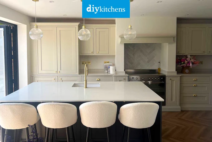 An Innova Helmsley Mussel & Carbon Inframe #kitchen | DIY Kitchens