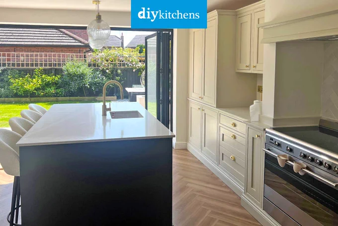 An Innova Helmsley Mussel & Carbon Inframe #kitchen | DIY Kitchens