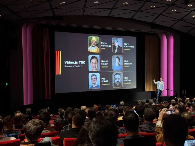 Steve showing slide with tech contributors on the project. 