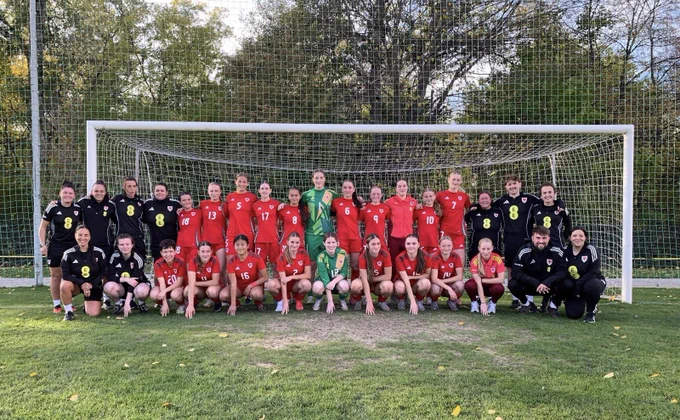 Cymru WU17 celebrate promotion to League A.