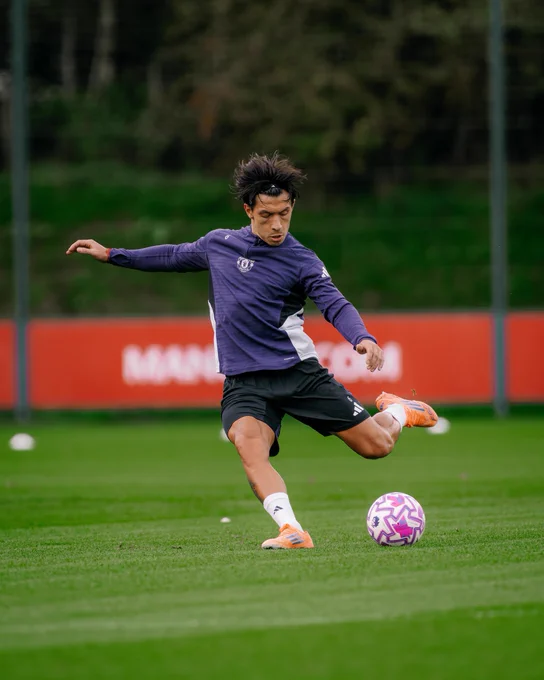 Lisandro Martinez in training at Carrington.