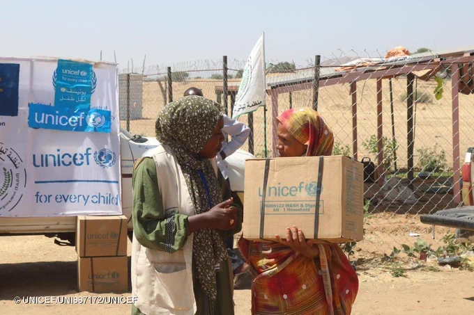 Distribution of hygiene kits by UNICEF and partners in a camp for displaced people
