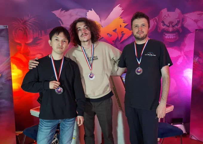 🥈 Deux indiens dans la ville
左:Yondaime @yondaime_sagat/O.Sagat
中央:Kazel @Kazel2X/O.Hawk
右:Wolmar/Dhalsim
