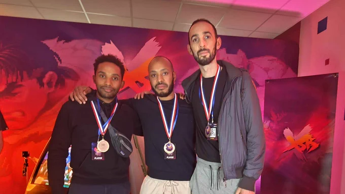 🥉 Naija moorish connection
左:Er_Co/Blanka
中央:Kyoukai @aerorockman/Guile
右:Xgamerz @Xgamerz/Ryu
