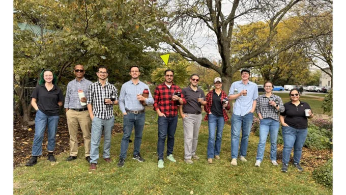 When your lab dresses up as the PI #flattery? #Lopez-Nicora lab 🧉