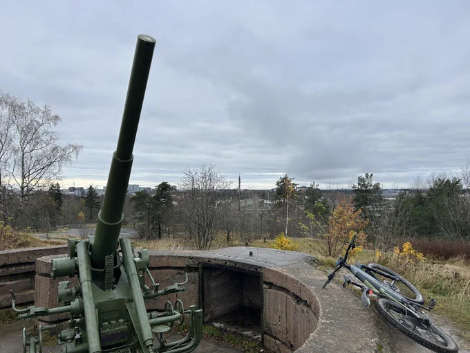 Bofors 76mm ja polkupyörä